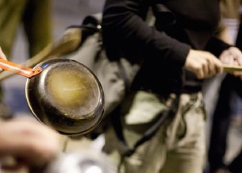 Au Gabon, une « révolution des casseroles » ?