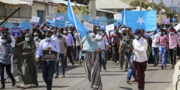 La Somalie, dans l’impasse politique, enterre son ancien président