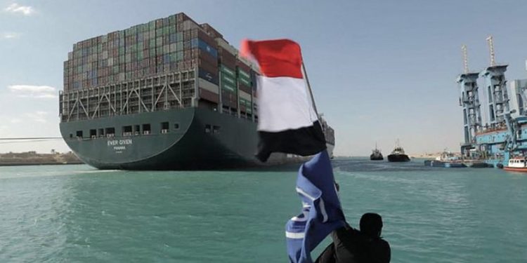 Combien pourrait coûter le blocage du canal de Suez ?