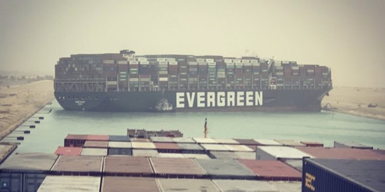 Embouteillage à Suez : l’« Ever Given » fait chavirer l’économie mondiale