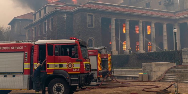 Afrique du Sud : fournaise à l’UCT, les trésors de la bibliothèque en cendres
