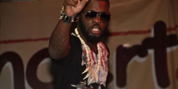 DJ Arafat, bandit ou prophète ? La légende du petit nouchi ivoirien devenu Zeus d’Afrique