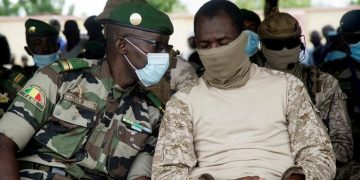 Mali : Goïta au Sommet de la CEDEAO, Macron « menace » de retirer Barkhane