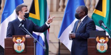Macron en Afrique du Sud : la platitude à l’ère de la Covid-19