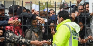 Tunisie : un confinement général et une économie en lambeaux