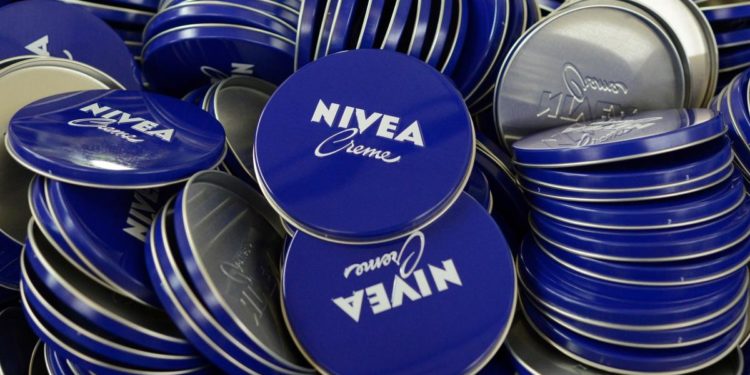 En Afrique, la dangereuse folie des cosmétiques dépigmentants