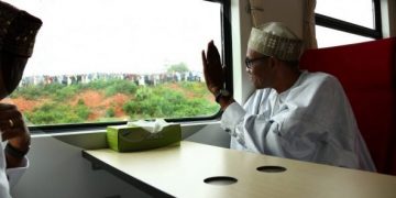 Nigéria : Buhari critique les frontières coloniales et lance plusieurs projets