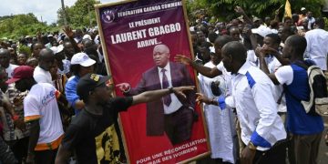 L’arrivée de Gbagbo à Abidjan entre le bruit des bottes et des tambours