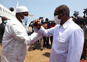 Qu’est donc venu faire Adama Barrow chez Alpha Condé ?