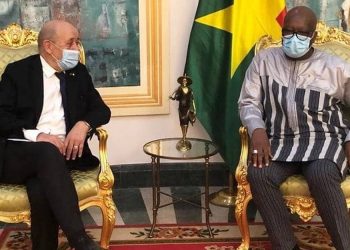 La France capitalise sur le deuil du Burkina Faso