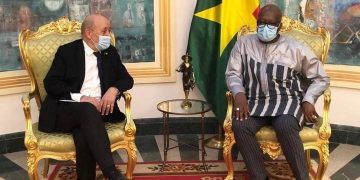 La France capitalise sur le deuil du Burkina Faso