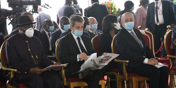 Nicolas Sarkozy, entre business et diplomatie en Afrique