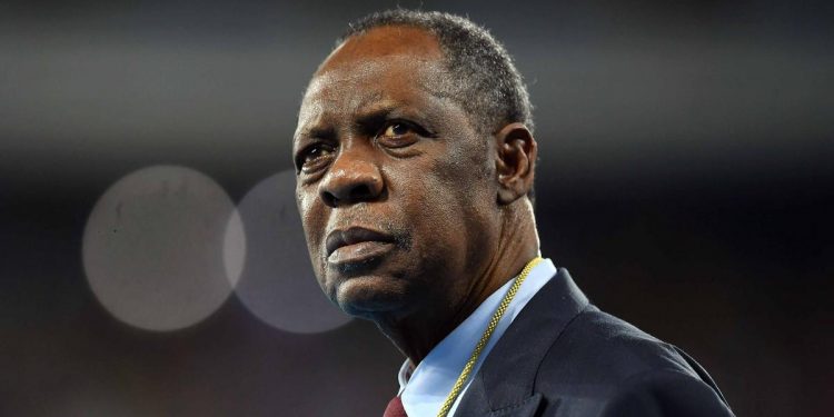 Football : que reproche la FIFA à Issa Hayatou ?