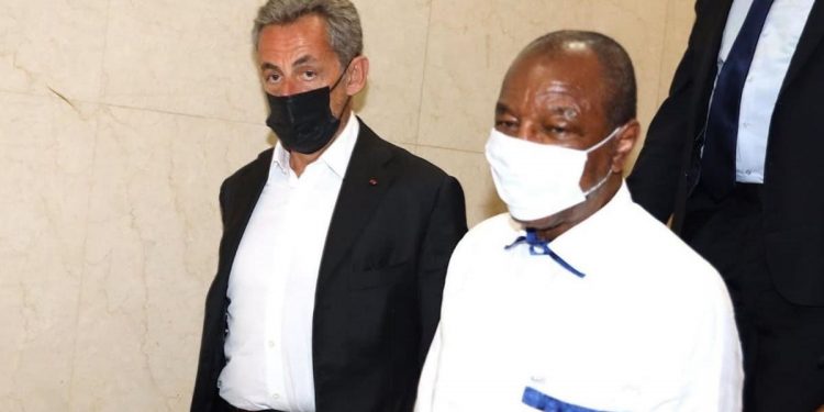 Qu’est venu faire Nicolas Sarkozy chez Alpha Condé ?