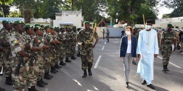 Au Mali, Florence Parly veut tenter de réimposer la présence française