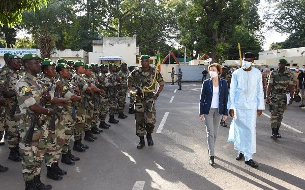 Au Mali, Florence Parly veut tenter de réimposer la présence française
