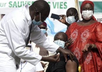 Covid-19 : pourquoi une telle hésitation vaccinale ?