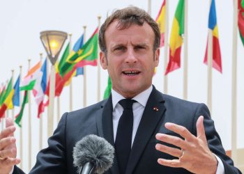 Sommet Afrique-France : Macron et les 40 Burkinabés