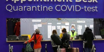 Pour arrêter le variant Omicron, fermer les frontières n’est pas la solution