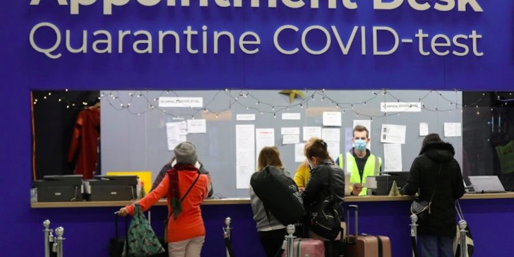 Pour arrêter le variant Omicron, fermer les frontières n’est pas la solution