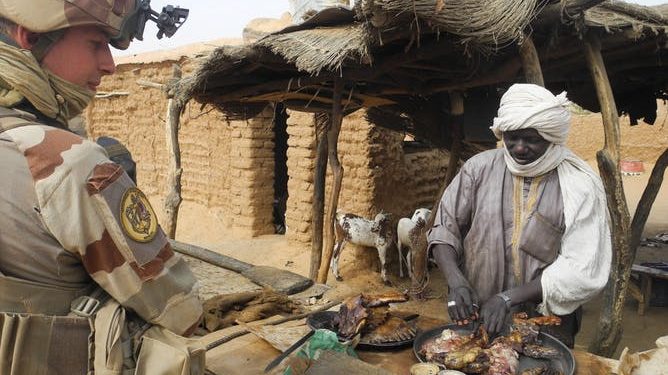 Barkhane, Takuba… Vers une approche moins militaire de la France au Sahel ?