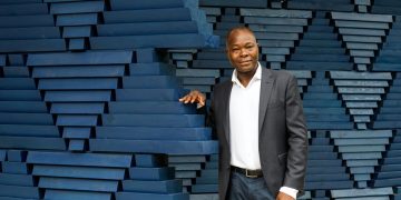 L’architecte burkinabé Diébédo Francis Kéré, concepteur des « villes paisibles »