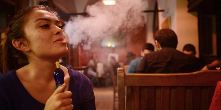 Tabac : Interdire uniquement la chicha suscite la controverse en Afrique