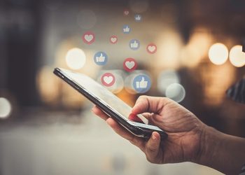 Les diplomates français, futurs cyberinfluenceurs au service de Macron ?