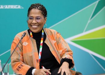 Nathalie Yamb, le caillou dans la chaussure d’Emmanuel Macron