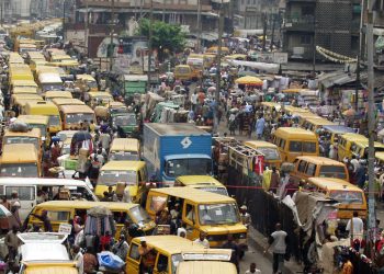 Entre transports en commun et embouteillages, les villes africaines ont-elles le choix ?