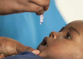 Renforcer la vaccination de routine pour enrayer la résurgence de la polio