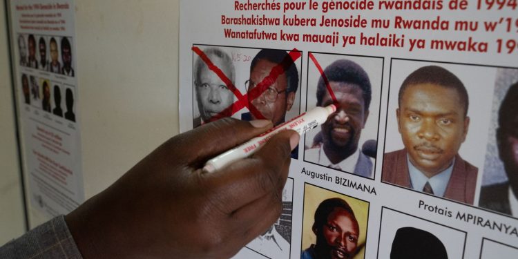 Le génocidaire rwandais Aloys Ntiwiragabo porte plainte après avoir été comparé à un nazi