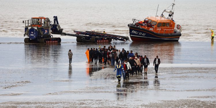 Envoi de migrants au Rwanda : quand le Royaume-Uni bafoue le droit d’asile