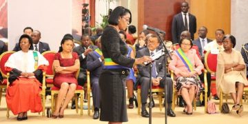 Au Gabon, le jeu des chaises musicales a commencé