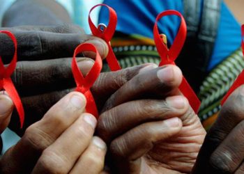 Silence, déclassement et dépendance : la vie des personnes âgées vivant avec le VIH au Sénégal