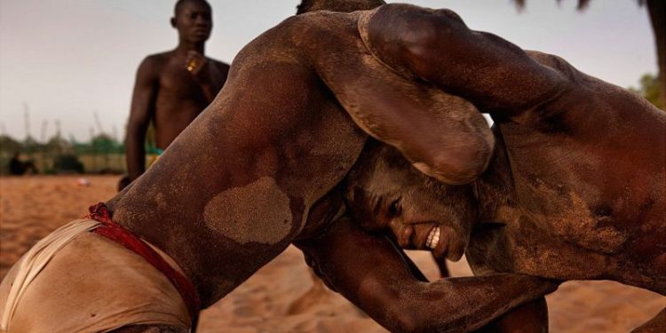 Au Sénégal, la lutte traditionnelle, patrimoine d’intégration sociale