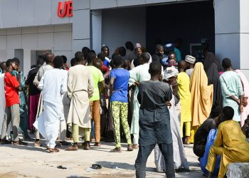Au Nigeria, les pénuries de billets et de carburant inquiètent