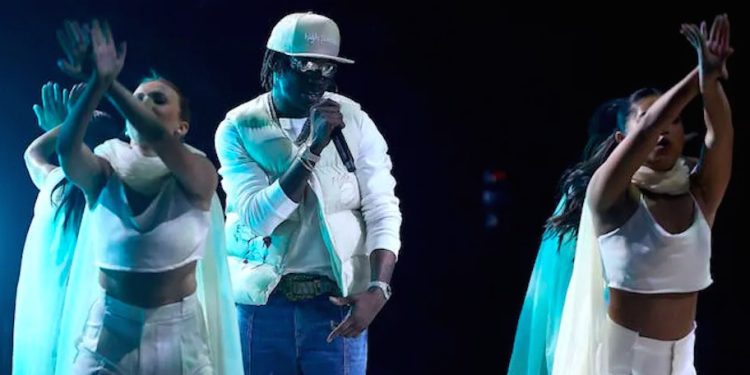 Comment un chanteur nigérian et un danseur camerounais ont inspiré la protestation en Iran