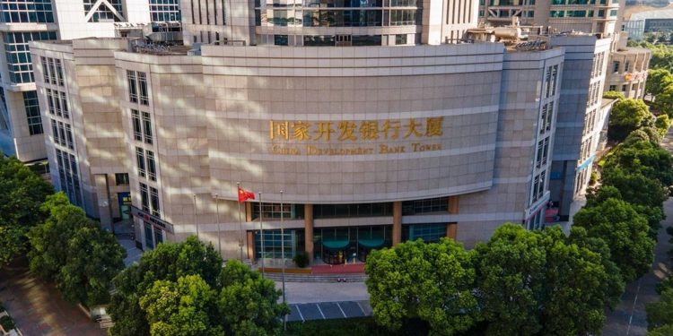 Présence chinoise en Afrique : une version moderne de la « malédiction des ressources » ?