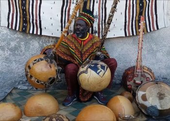 Rôle du griot dans la société africaine : les mutations d’une figure clé