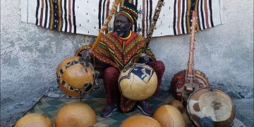 Rôle du griot dans la société africaine : les mutations d’une figure clé