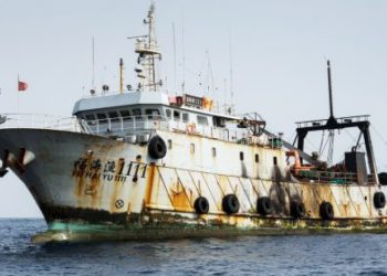 Sierra Leone : la Chine s’inquiète de la pêche illégale générée par… ses chalutiers