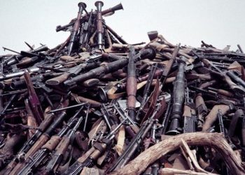 Bouteilles et armes à Bamako : les raisons du commerce illégal d’armes dans la capitale du Mali