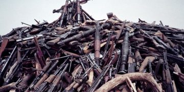 Bouteilles et armes à Bamako : les raisons du commerce illégal d’armes dans la capitale du Mali