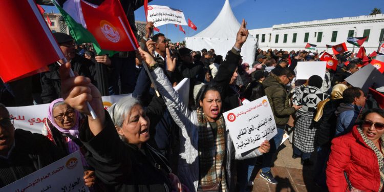 Tunisie : manifestations, économie au point mort et accusations contre le FMI