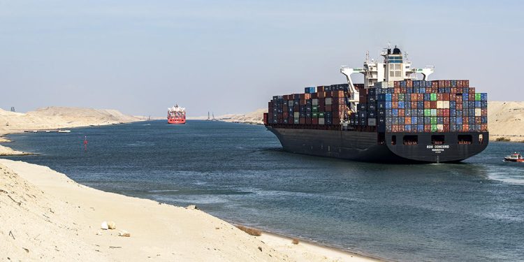 Comment le conflit Israël-Hamas redessine les routes du transport maritime