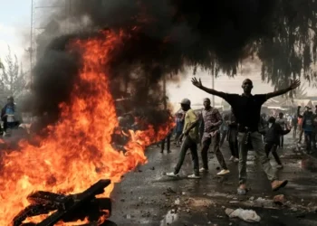 Kenya : des milliers de jeunes manifestent contre les nouveaux projets de taxes proposés par le gouvernement.