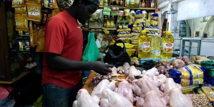 inspecteurs effectuent des contrôles pour s'assurer que les prix ont bien baissé