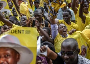 En Ouganda, 30 membres de l’opposition tués et 2 000 arrestations, selon le chef de l’armée image principale