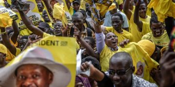 En Ouganda, 30 membres de l’opposition tués et 2 000 arrestations, selon le chef de l’armée image principale